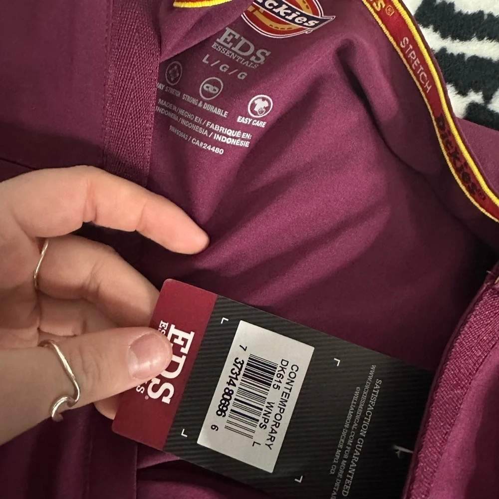 Dickies scrub top size large - Picture 2 of 2